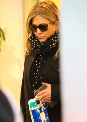 Jennifer Aniston - Christmas shopping in Los Angeles